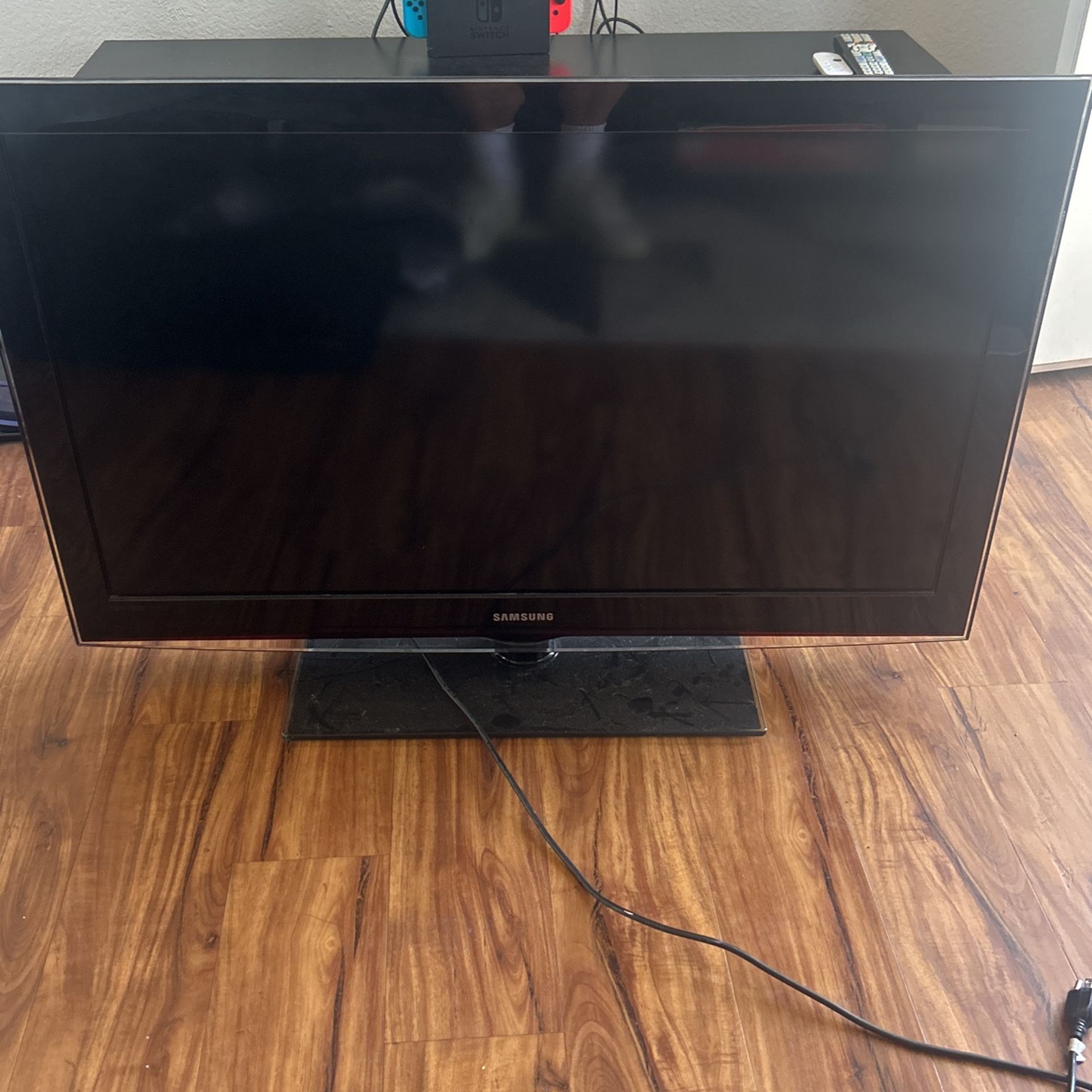 Samsung Flat Screen TV + Google Chromecast