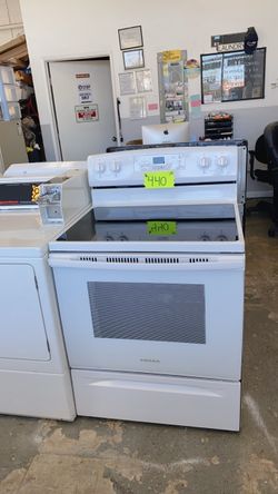 Amana White 220V Electric Glass-Top Stove