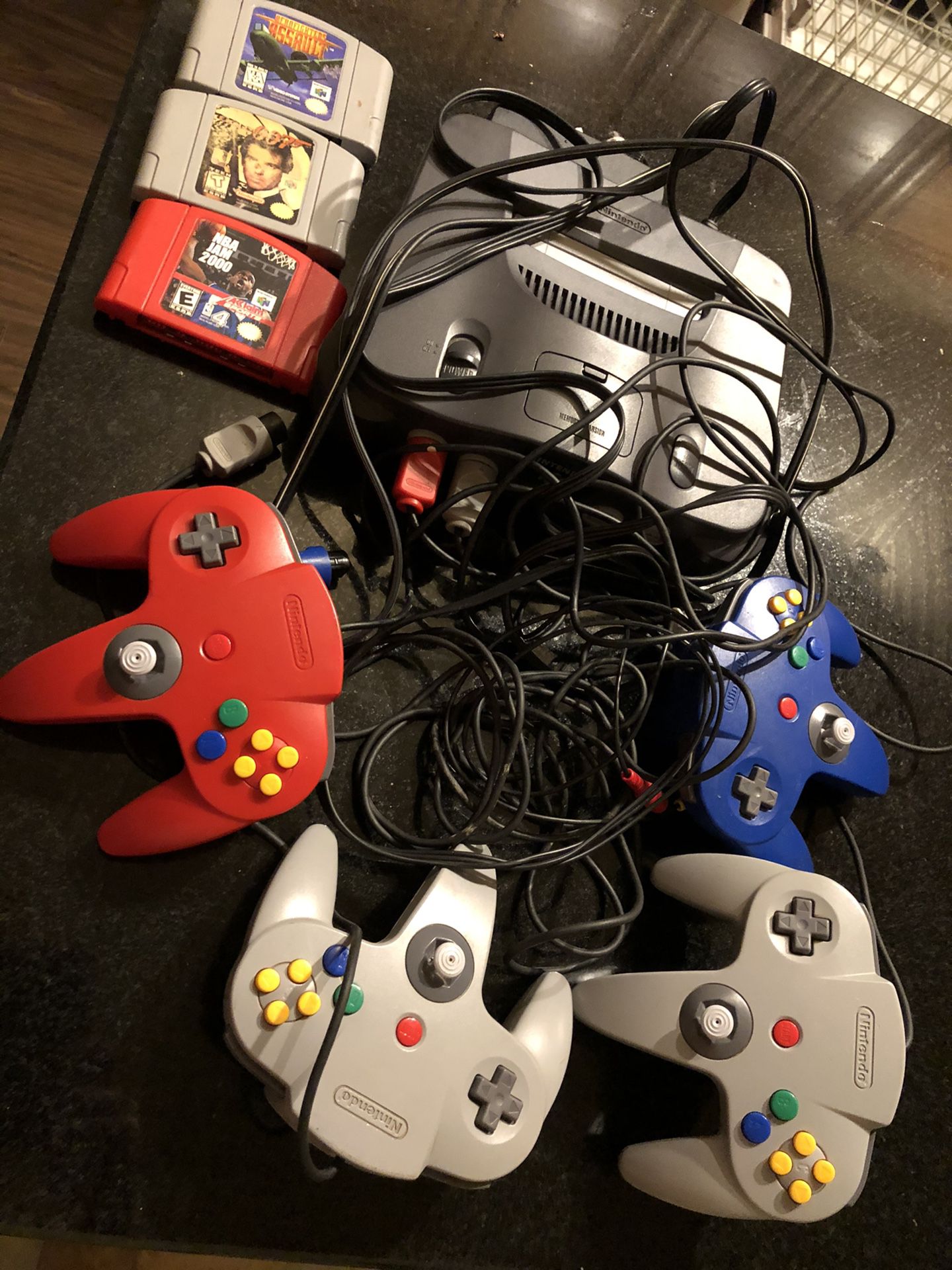 Nintendo 64 works and 4 controllers with games