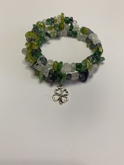 Glass chip clover memory wrap bracelet
