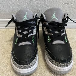 Size 5 Y. Perfect Condition! Super Clean. Prompt OLYMPIA PICK UP. 