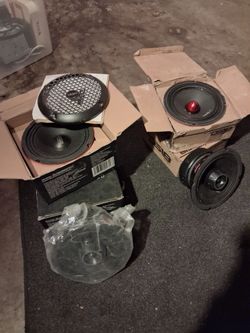 Ds19 speakers plus some other ones total (6)