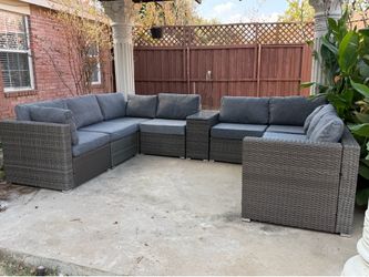 New inbox upgraded patio set with 5inch cushions(we finance and deliver)