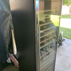 AVANTI Wine Cooler  Model WCR683DZD 180 plus bottle holder. NEEDS FREON 