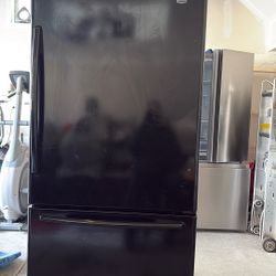 Maytag Refrigerator With Icemaker 681/2 H 32 1/2 Wide