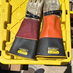 $75 Salisbury ElectriFlex Insulated Rubber Gloves Size 9 with Leather Protectors