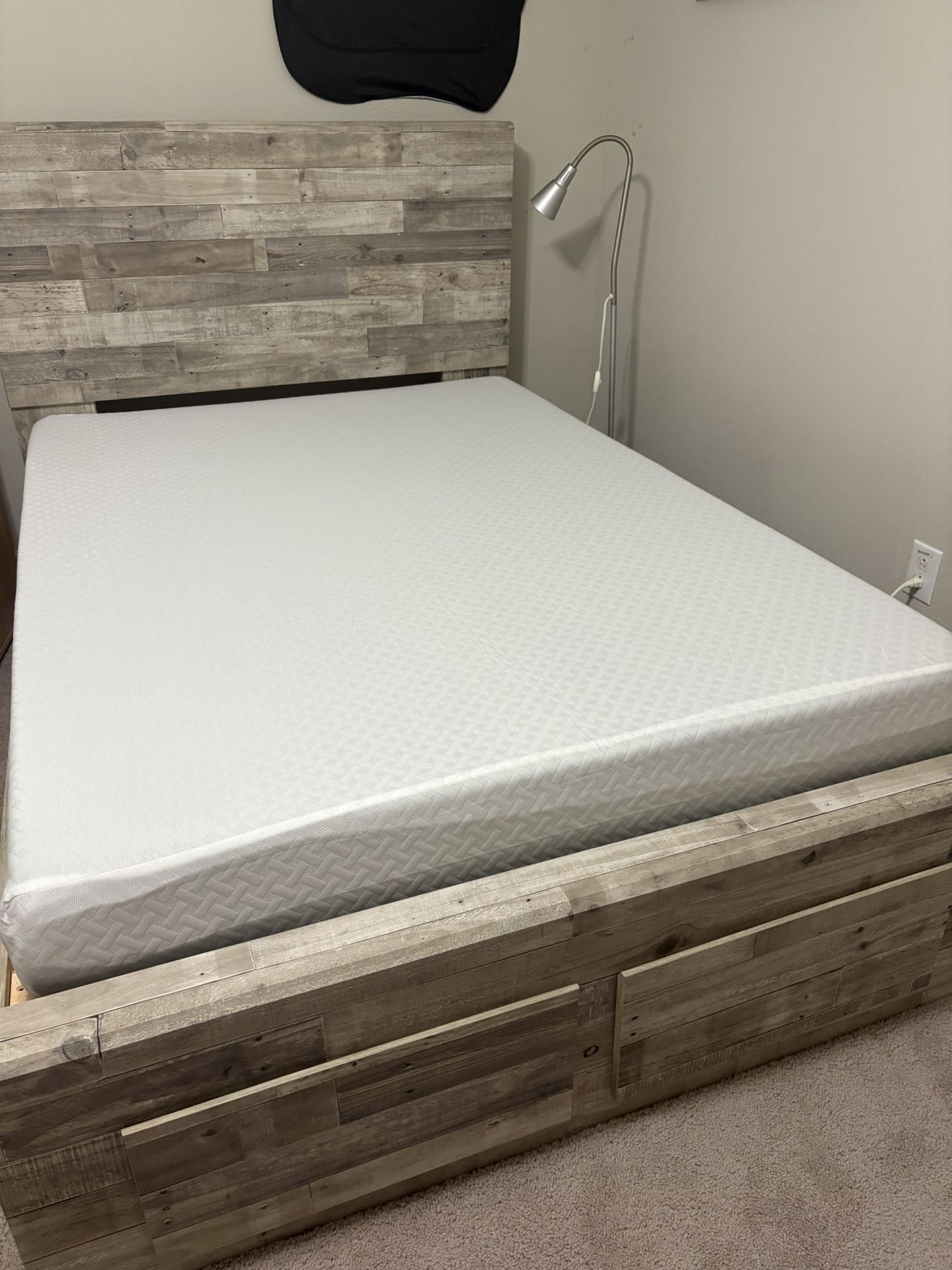 Room To Go Full-size Bed With Storage 
