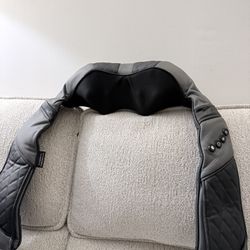 RESTECK Shiatsu Neck and Shoulder Massager with Heat (Like New)