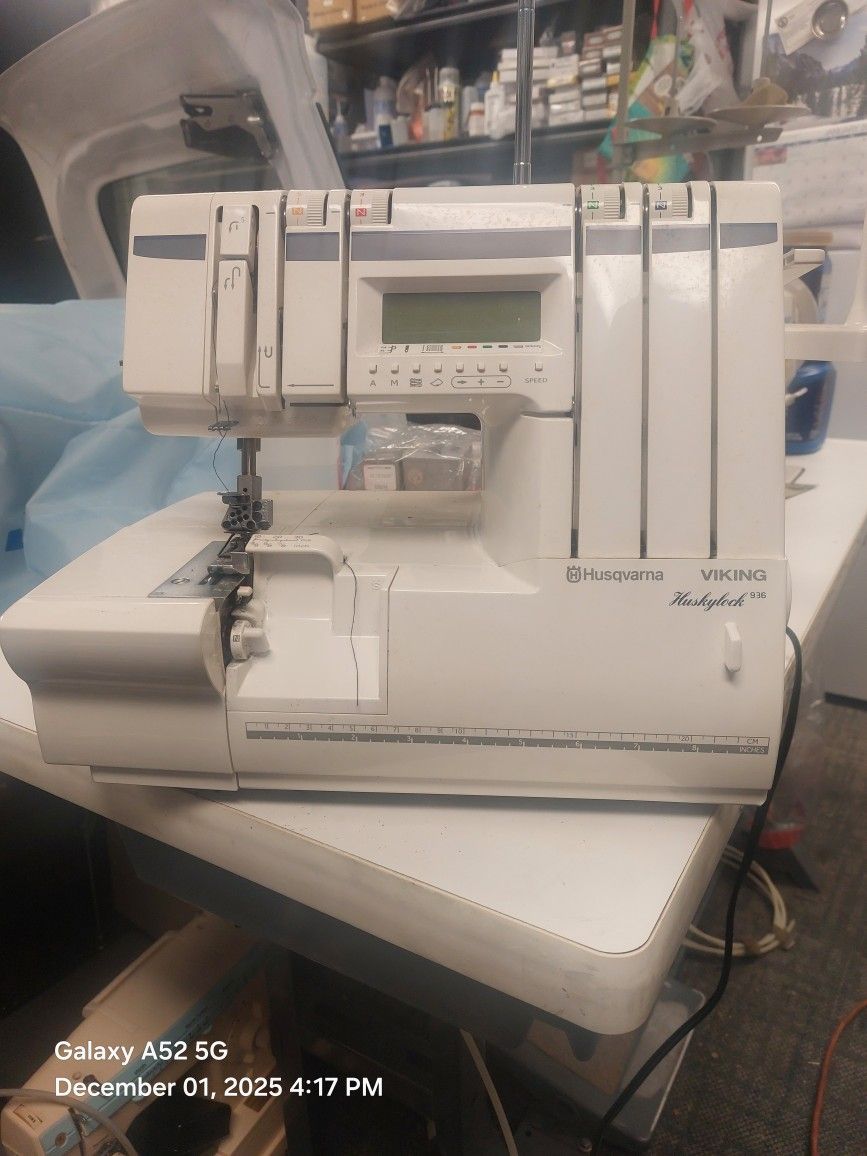 Huskqvarna Viking 5 Thread Serger/coverstitch Sewing Machine
