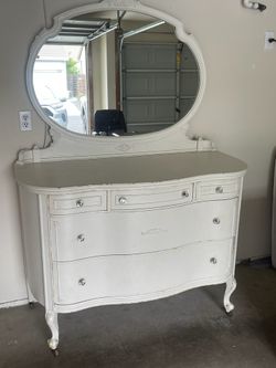 Shabby chic dresser