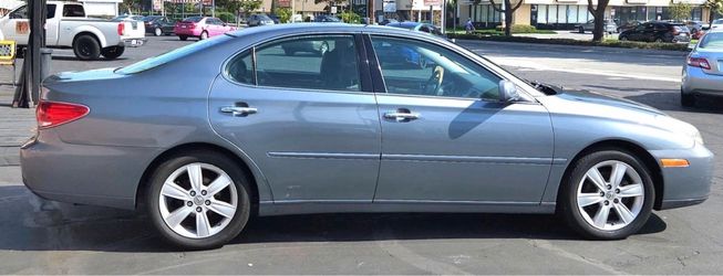 Lexus ES Sedan – Gray