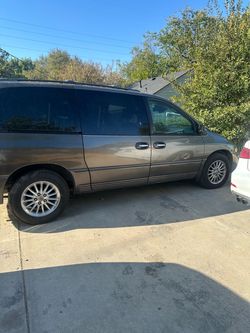 1999 Chrysler Town & Country