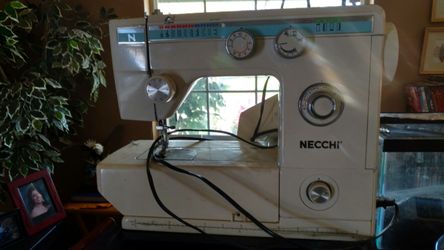 necchi sewing machine like new unbelievable