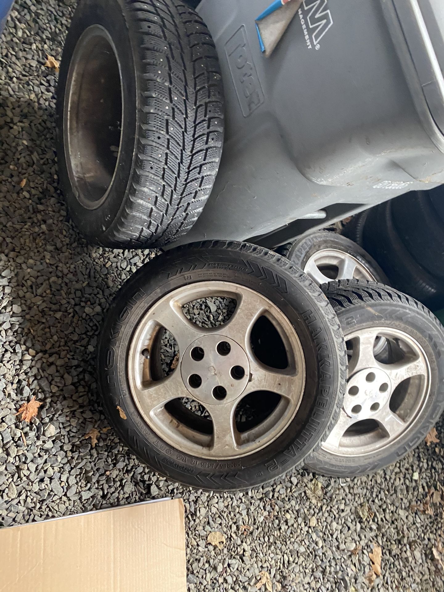 Ford mustangs wheels with studded tires 16