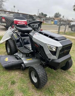Murray
MT100 42 in. 13.5 HP 500cc E1350 Series Briggs and Stratton Engine 6-Speed Manual Gas Riding Lawn Tractor Mower
