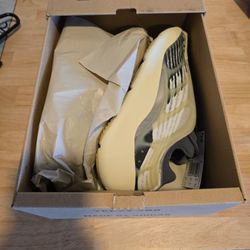 NEW adidas Yeezy 700 V3 Fade Salt 9