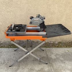 RIDGID 12 Amp 8 in. Blade Corded Wet Tile Saw w/Extended Rip **No Blade** **Needs New Tracking Wheel**