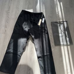 Black Essentials Sweats 