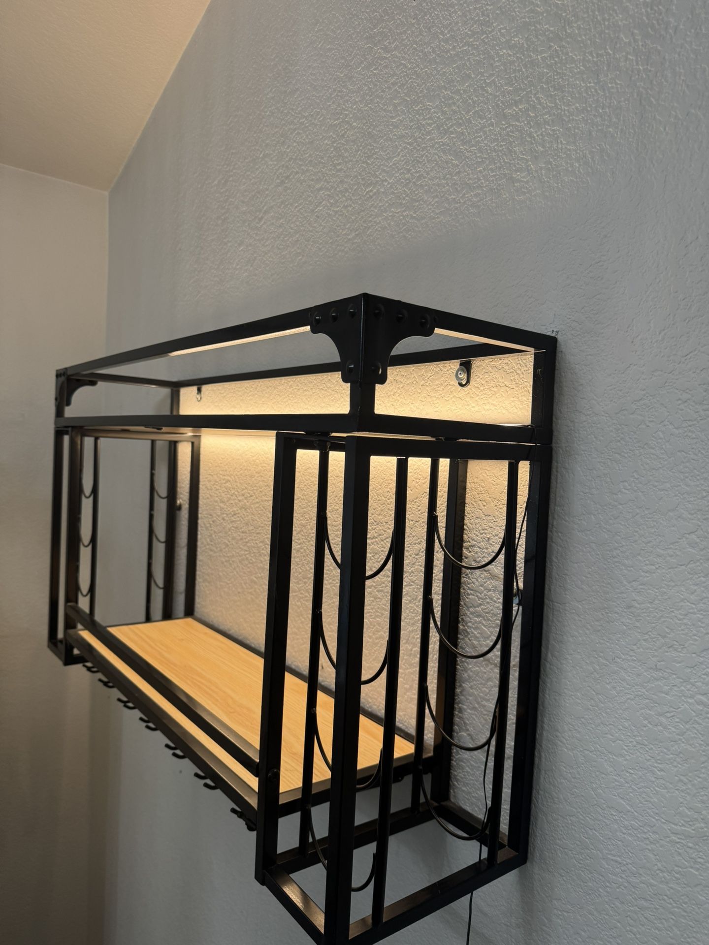 Wall mount wine rack