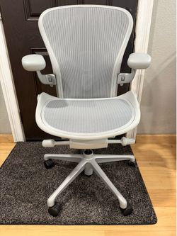 Herman Miller Aeron Remastered size B Mineral w/ PostureFit SL, satin aluminum base