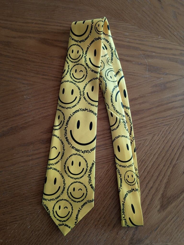 NWOT JESUS Loves You Smiling Faces Neck Tie