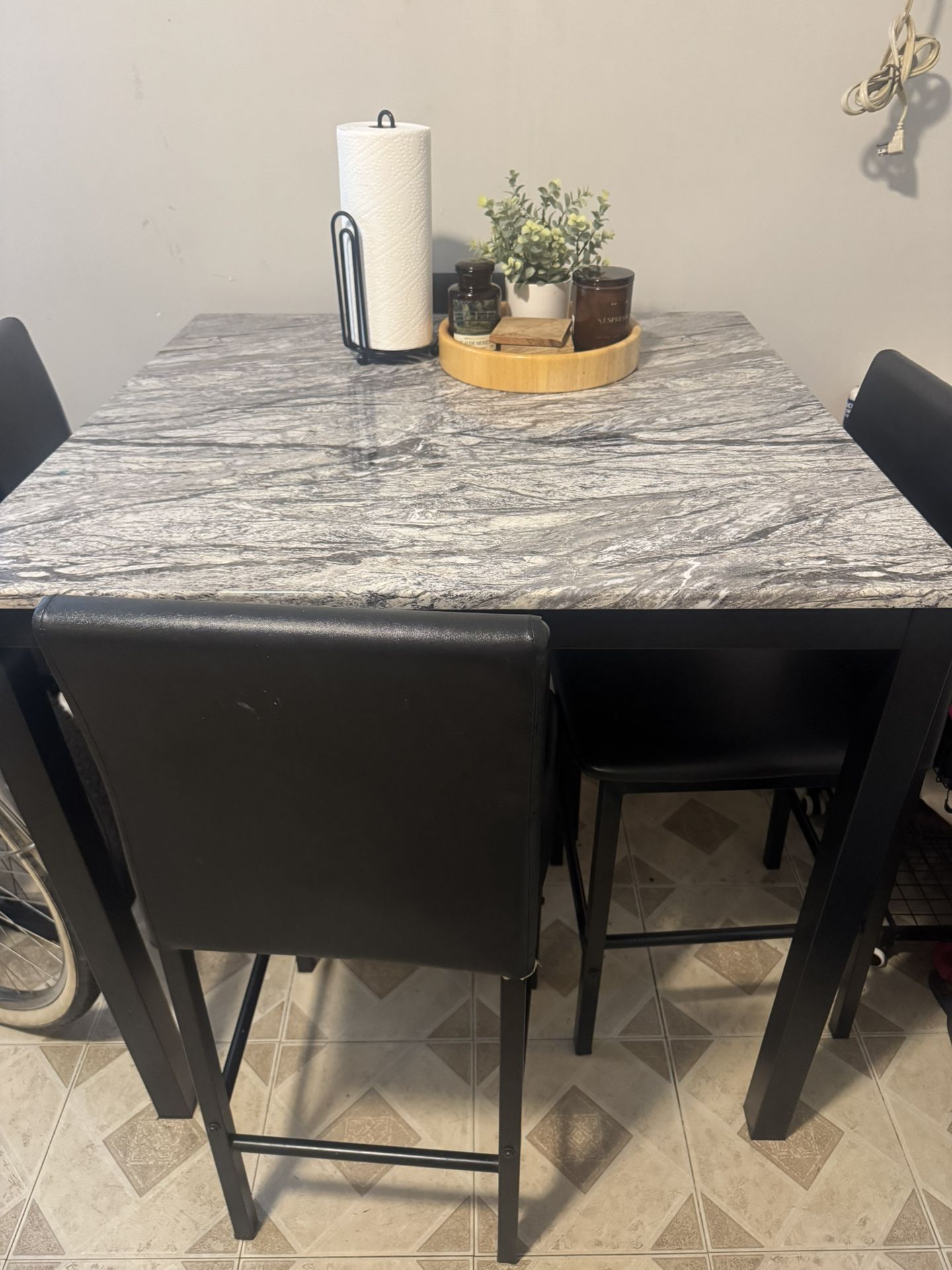 Kitchen Table With 4 Chairs