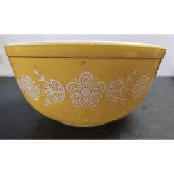 Vintage Pyrex Butterfly Gold Mixing Bowl #403 Yellow -White Flowers 2 1/2 QT