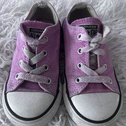 Girl’s toddler Converse size 8 