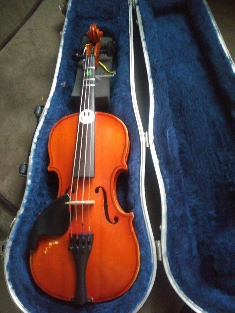 Child's violin case included. Its all barely used