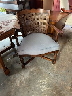 Small table with 4 chairs- Perfect