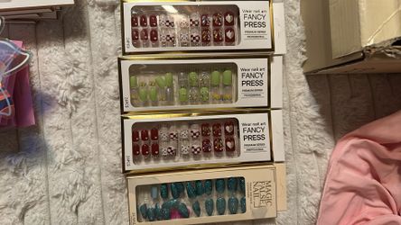 Press on nails