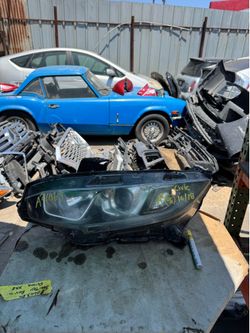 Honda civic LEFT USED OEM HEADLIGHT (2016-2018)
