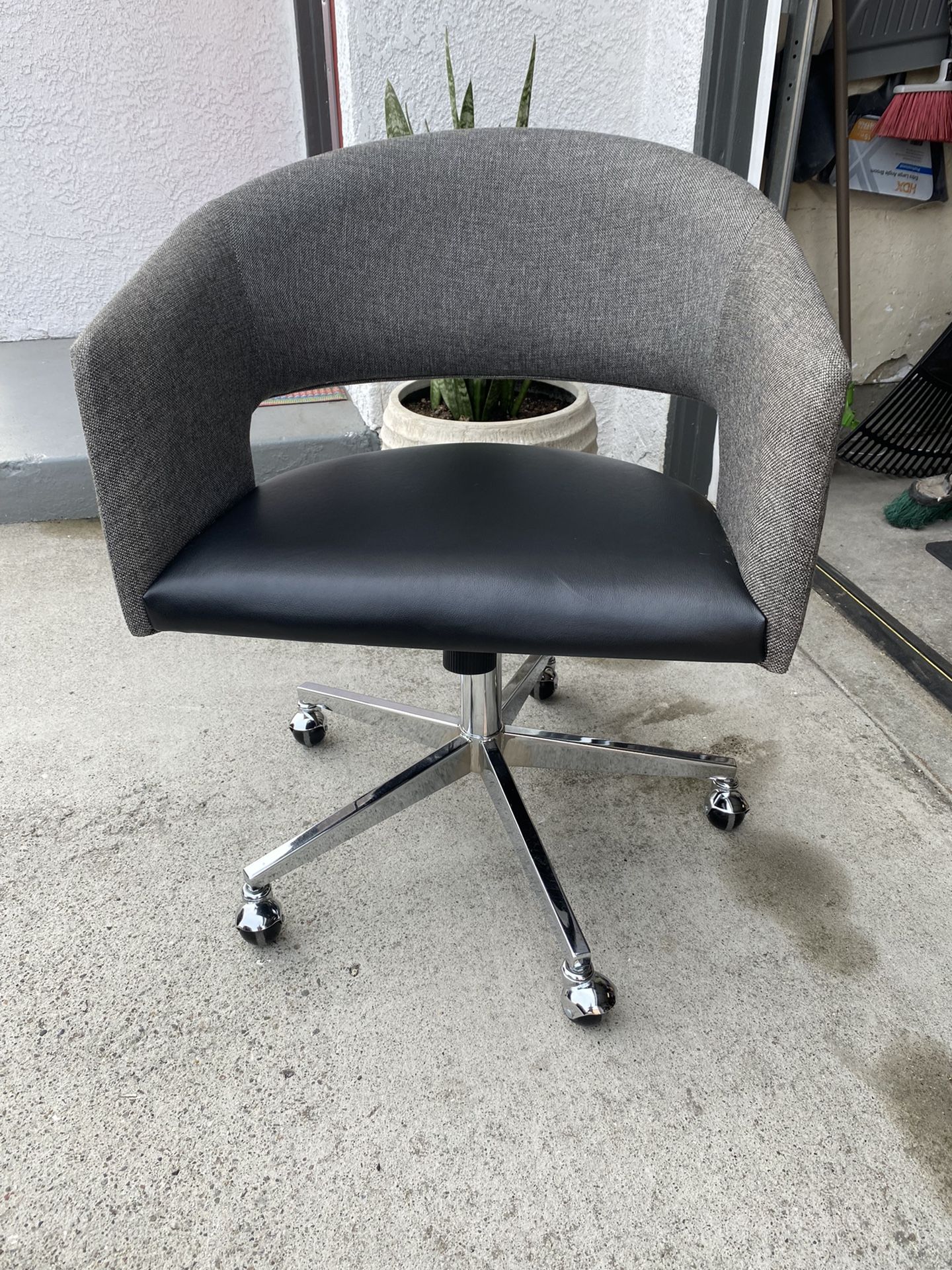 Crate & Barrel Crescent Office Chair