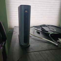 MOTOROLA MG7540 16x4 Cable Modem Plus AC1600 Dual Band Wi-Fi Gigabit Router with DFS, 686 Mbps Maximum DOCSIS 3.0 - Approved by Comcast Xfinity, Cox, 