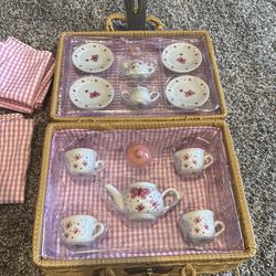 Child’s Pink & White Butterfly Tea Set