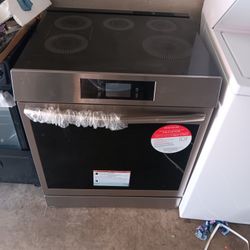 Slide in new Out Of Box  Slidin Induction Oven