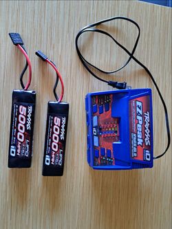 Traxxas Dual battery charger + TWO 3S Lipo batteries