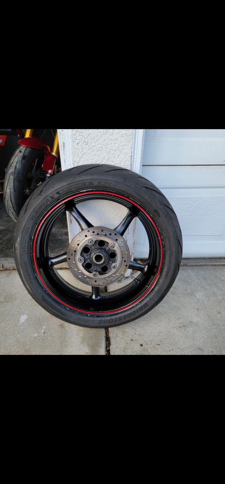 R6 Wheel