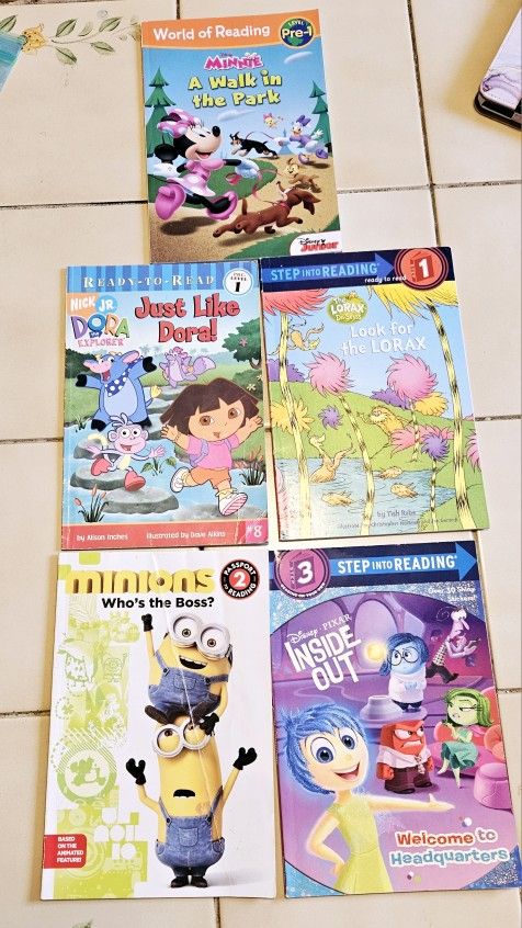 5 PIECE CHILDRENS DISNEY, NICKELODEON, UNIVERSAL PICTURES, DR. SUESS STEP INTO READING BOOKS K-3