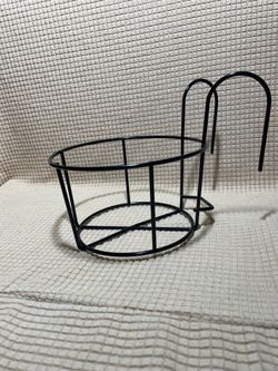 Wire plant holders