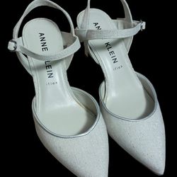 Anne Klein White Iflex Ankle Strap Heels Size 6.5