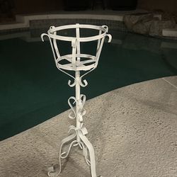 Plant Stand / Wrought Iron Patio Pot Holder Stand Garden Decor Ornate 
