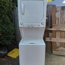 GE Stacked Washer/Gas Dryer (GUD24GSSMWW)