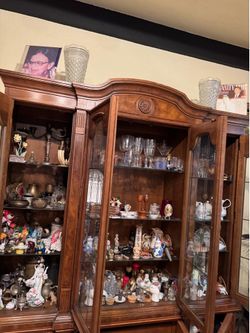 Perfect vitrine buffet