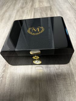 Myon Humidor, Black And Carbon 25 Cigar Capacity