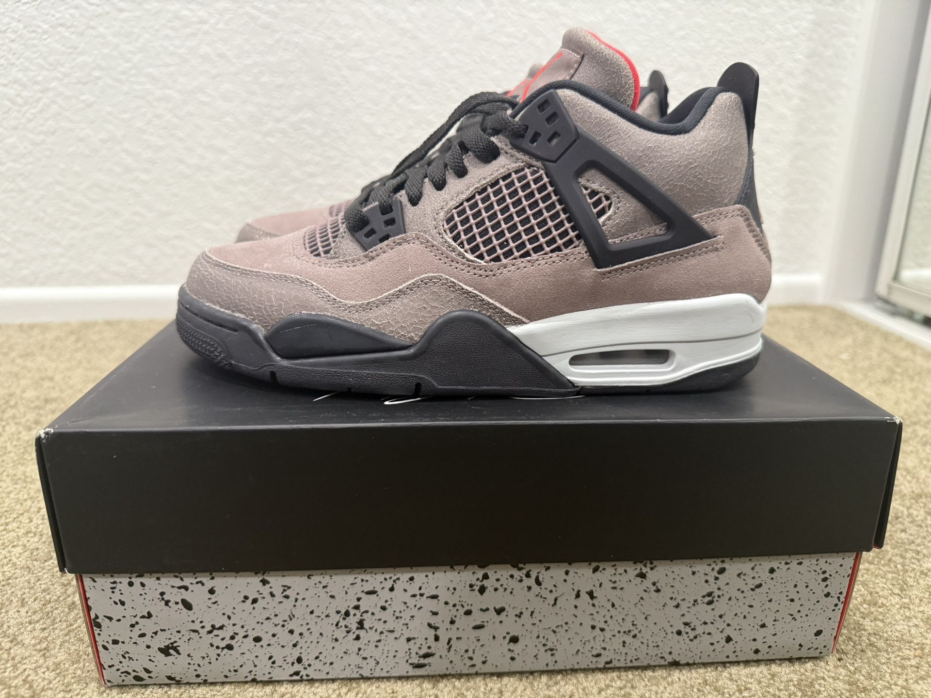 Jordan 4 Retro Taupe Haze GS Size 6.5Y