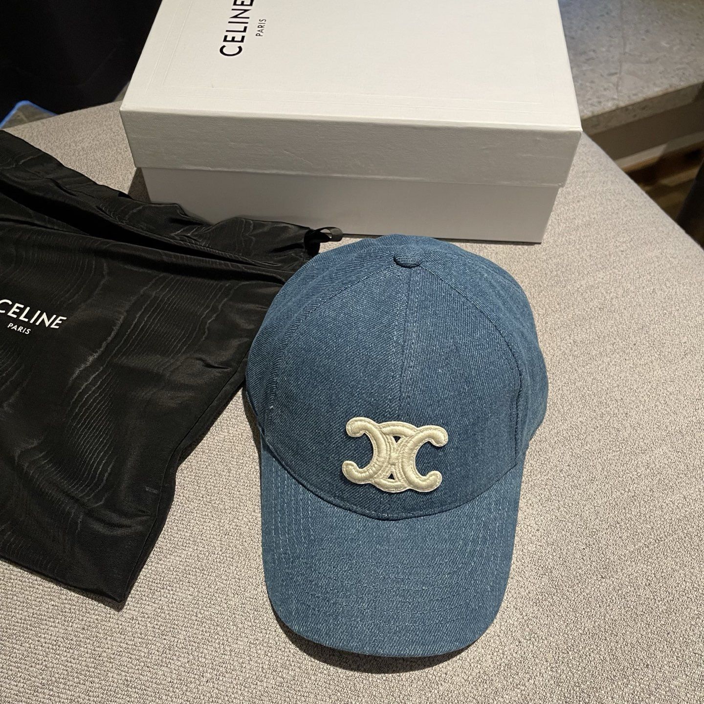 Celine hat 