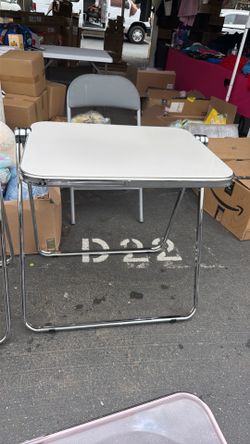 White foldable table