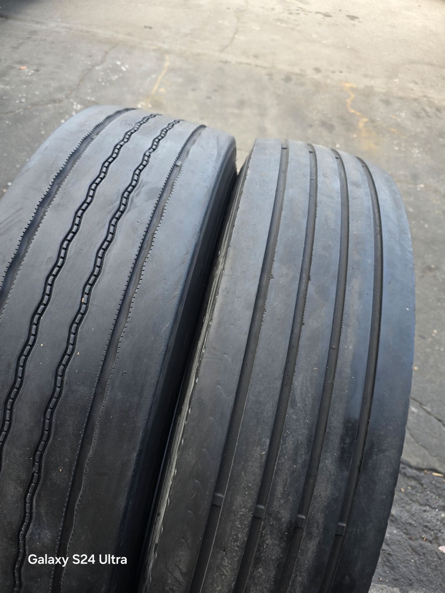 only 2 used tires 11R22.5
one tire DOUBLECOIN
one tire BRIDGESTONE
ORIGINAL TREAD
FIRM PRICE, FIRM PRICE FIRM PRICE, FIRM PRICE