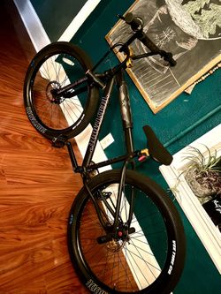 Matte Black & Gold ✨ SE Beast Mode 27.5” BMX bike